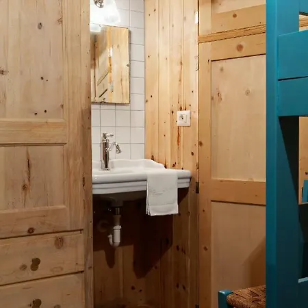 Qc House - Con Sauna Tatil Evi